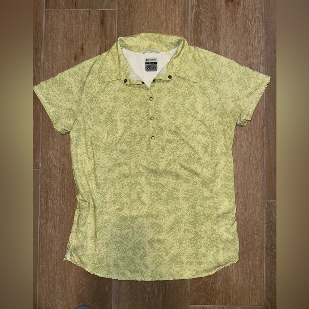 Women’s Columbia Titanium Short Sleeve Hiking shirt Medium
